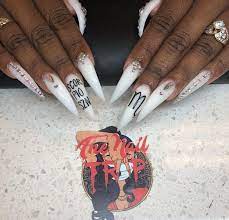 Pin By Anna On N A I L S 21st Birthday Nails Bling Acrylic Nails Birthday Nail Designs
