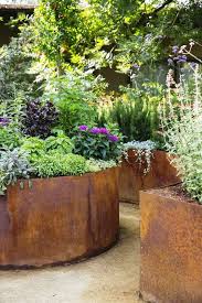 Corten Planters Look So Beautiful In This Modern Cottage Garden Design Cottage Garden Design Garden Design Cottage Garden