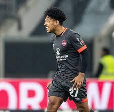 Wie der bundesligist am freitagabend verkündete, wird der flügelflitzer für eine saison von sporting lissabon ausgeliehen. 1 Fc Nurnberg Matheus Pereira Sieht Das Dummste Rot Der Saison Welt