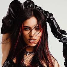 Justin Staines's Instagram, Twitter & Facebook