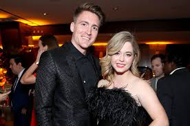 Sasha pieterse was born on 17 february, 1996 in southafrica. Pretty Little Liars Star Sasha Pieterse Is Pregnant With Her First Child