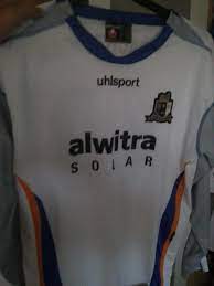 Azienda italiana leader nel settore dell'abbigliamento, scarpe e accessori per lo sport e il tempo libero. Sv Eintracht Trier 05 Home Fussball Trikots 2004 2005