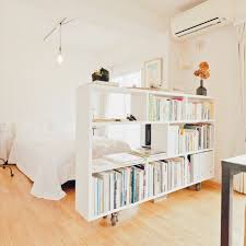 ポイントは ゆるやかな仕切り ワンルームの間仕切りインテリアアイディア事例まとめ 2021 自宅で 極小アパート インテリア