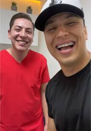 Estoy contento tilicos, el Dr Eduardo Plata se hará cargo de mi diseño de  sonrisa y estoy seguro que les va a encantar !! 🙏🏻🥺😎❤️