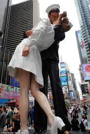 Test your knowledge and play our quizzes today! Times Square Kiss Statue Of The Famous Moment At The End Of World War Ii To Be Installed In San Diego Daily Mail Online