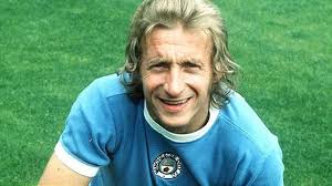 Denis law cbe (born 24 february 1940) is a scottish former footballer who played as a forward.his career as a football player began at second division huddersfield town in 1956. Denis Law Manchester City Player Statistics Statcity