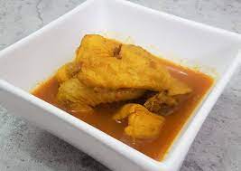 Rasanya asam pedas dan biasanya disantap bersama nasi. Resep Lempah Kuning Ayam Rumahan