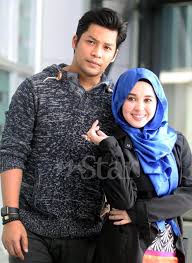 Temubual bersama kamal adli mengenai status sebenar percintaannya dengan emma maembong dan keputusan untuk memberi fokus pada karier berbanding cinta selepas ini. Rezeki Murah Hikmah Bercinta Dengan Emma Maembong Kamal Adli Hiburan Mstar