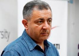 Ərəstun Oruclu qərar verə bilmir