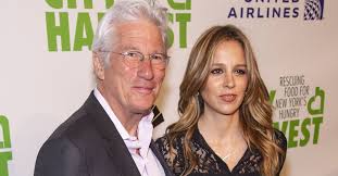 Richard gere wurde erst anfang 2019 mit 69 jahren zum zweiten mal vater. Richard Gere Wird 70