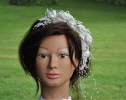 VINTAGE Parure de tête pour la mariée cascade de perles sur un fil  transparent avec fleurs ivoire en tissu, Bijoux cheveux peigne rétro