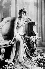 Margaretha geertruida macleod (née zelle; Die 43 Besten Ideen Zu Mata Hari Margaretha Geertruida Zelle Alte Fotos Frauen Fotos Bauchtanz