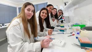 Students get to grips with hi-tech DNA testing