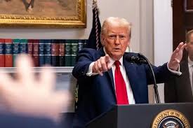 Người Mỹ nợ chồng nợ vì ông Trump