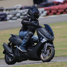 M29 ama m45 buat ring 17….m85,pilot sporty,pilot street,pilot road ama sirac…m45 kayakny d sini jarang yg buat 17″. Menguji Kemampuan Ban Corsa Platinum M5 Untuk Yamaha Nmax Otomotif Liputan6 Com