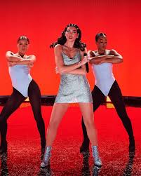 Levitating is a song by english singer dua lipa from her second studio album, future nostalgia (2020). Dua Lipa Chile Dua Lipa Presentando Levitating En Los Facebook