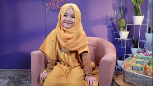 Cantik cantik banget jika berhijab, kata @diva_dnfy_901. 5 Potret Gemas Bilqis Putri Ayu Tingting Berhijab Jadi Host Acara Religi