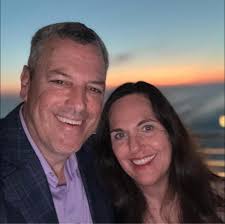 Who does CES remind you of in terms of body type and swing?