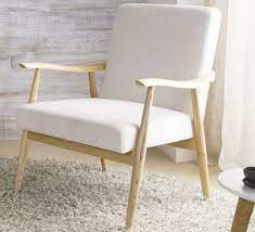 Situé entre la chaise et le fauteuil, ce modèle immaculé au design épuré peut s'envisager comme siège de bureau, en appoint en déco dans le coin d'une pièce comme. Fauteuil Capitonne Fauteuil De Relaxation Fauteuil Scandinave Il Y En A Pour Tous Les Gouts Et Fauteuil Blanc Fauteuil Design Idees De Decoration Interieure