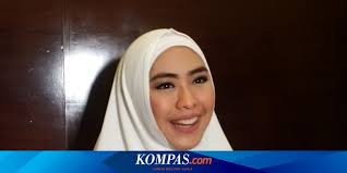 Oki Setiana Dewi dan Dewi Sandra Galang Dana demi Masjid di Sevilla
