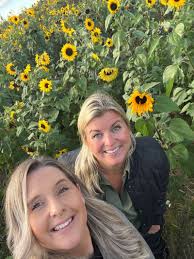 Efter ett energifyllt möte tidigare i veckan med fokus på vår kunds  rekryteringsbehov så avslutade jag och Anna Wetterlöv arbetsdagen med  självplock av solrosor utanför deras kontor. Hur…