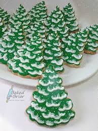 This video tutorial shows decorating tips for turning plain cookies into beautiful christmas tree cookies. Simple Evergreen Cookies Xmas Cookies Christmas Cookies Decorated Christmas Sugar Cookies