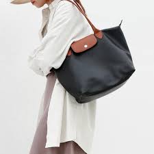 From the world's best designer fashion to emerging brands, open doors to 100.000+ styles on while looking for a new bag to sport, i immediately fell in love with the casual, undecorated structure of the. 2019 New Fashion Women Bags Famous Brands Designer Handbags Beach Bags Casual Leather Nylon Waterproof Tote Bags Bolsas Feminina Lastest Fashion And Style