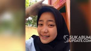 Maaf ya, ini lagi bawa mobil, ujar riri. Siti Riza Sepekan Tak Pulang Hilang Saat Orang Tua Ambil Rapor Di Sekolah Suara Jabar