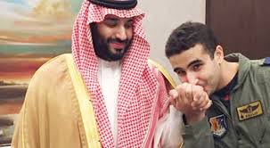 ورغم شجاعة خالد بن الوليد رضي الله عنه، وما عُرِف به من إقدامٍ في القتال، واستبسالٍ في الغزوات والمعارك التي قادها وخاضها، إلّا أنّ الله تعالى لم يُقدِّر له أن يموت في إحدى المعارك التي خاضها. Ø§Ø¹Ù„Ø§Ù…ÙŠ Ø§Ø³Ø±Ø§Ø¦ÙŠÙ„ÙŠ ÙŠÙƒØ´Ù Ù…Ø­Ù…Ø¯ Ø¨Ù† Ø³Ù„Ù…Ø§Ù† Ø³ÙŠÙ†ØµØ¨ Ù…Ù„ÙƒØ§ Ø®Ù„Ø§Ù„ Ø´Ù‡Ø±ÙŠÙ† ÙˆØ´Ù‚ÙŠÙ‚Ù‡ Ø§Ù„Ø³ÙÙŠØ± ÙÙŠ ÙˆØ§Ø´Ù†Ø·Ù† ÙˆÙ„ÙŠØ§ Ù„Ù„Ø¹Ù‡Ø¯ Ø´Ø¨ÙƒØ© Ù†Ù‡Ø±ÙŠÙ† Ù†Øª Ø§Ù„Ø§Ø®Ø¨Ø§Ø±ÙŠØ©
