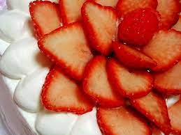 スライスいちごのデコレーションケーキ レシピ・作り方 by りょかまま 【クックパッド】 簡単おいしいみんなのレシピが379万品