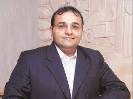 Kapil wadhawan, cmd, dhfl (left) with shah rukh khan. Kapil Wadhawan Will Be Ceo Of Dhfl Until A Strategic Partner Comes On Board Business Standard News