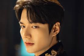 Lee min ho terkenal sejak membintangi drama boys over flowers (2009) berperan sebagai gu jun pyo seorang siswa kaya. 10 Things To Know About Korean Heartthrob Actor Lee Min Ho Entertainment News Asiaone