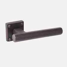 Le Maniglie Custom Le Fabric Possono Essere Realizzate In Ferro Ottone Bronzo Peltro Rame E Acciaio Inox Materiali C Maniglie Maniglie Per Porte Maniglia