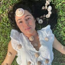 Jehan Valiente Davis & Beatriz Valiente (@caracolacreations) • Instagram  फ़ोटो और वीडियो