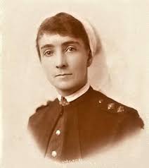 All in the Family.' 🇦🇺🌺 Four of the five Malcolm family siblings served  during the Great War, two as nurses in the Australian Army Nursing Service.  This portrait was taken in 1919,