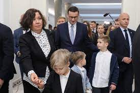 Ile ma dzieci, czym zajmuje się jego żona iwona morawiecka? Premier Morawiecki Z Dziecmi W Sejmie Cala Rodzina Mogla Wysluchac Expose Wiadomosci