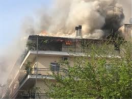 Φωτιά βρίσκεται σε εξέλιξη σε δασική έκταση στην περιοχή χελμάτα, κεφαλονιάς. Megalh Pyrkagia Twra Se Diamerisma Sthn Kalli8ea Attikhs Fire Fighting Greece