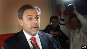 Zagrebački gradonačelnik milan bandić i još sedmorica osumnjičenih za malverzacije u gradu gost novog dana bio je milan bandić, odnosno redatelj dario juričan, koji je promijenio ime u milan. Meyrbebfwimw9m