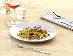 Generalmente quelle rosse sono le più dolci. Delizie Cipolla Rossa Caramellata E Gorgonzola Dop Con Pesto Di Basilico Radicchio Trevisano E Noci Canuti Sito Ufficiale