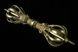 普巴金剛 嗡 班雜 磯哩磯拉呀 沙(爾)瓦 比嘎念 邦 吽 呸 藏名譯音:多傑 雄努 譯意:孺童金剛 解說: ä¹è‚¡é‡'åˆšæµä»£è¡¨ä»€ä¹ˆ æ‹çŽ‰ç½'