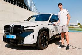 Các cầu thủ Real Madrid được tặng loạt xe BMW mới