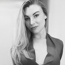 Amber Hadley's Instagram, Twitter & Facebook