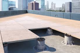 Feinsteinzeug bestehen aus sehr feinem ton, welcher mit anderen materialien kombiniert, gepresst und bei hohen temperaturen gebrannt wird. Terrassenplatten Komfortabel Verlegen Mit Stelzlager Fliesen Profi Fliesen Online Kaufen