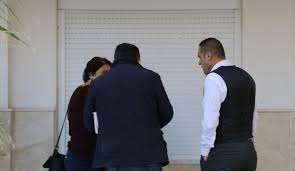 Antalya'da sabah saatlerinde meydana gelen olayda, zincir markete girdiği sırada tentenin altında kalan doktor özkan görgülü hayatını kaybetti. Antalya Haberleri Antalya Da Supheli Olum 07 Ocak 2019