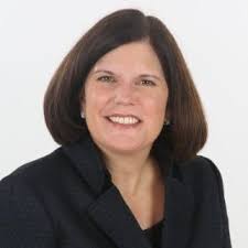 Lisa Crossley's Instagram, Twitter & Facebook