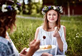 Doğanın en cömert, güneşin en parlak olduğu günde gerçekleşecek olan midsommar festival'de; Midsommarfest Ikea Feiert Schwedische Traditionen Stadtmagazin Dates