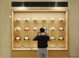 Inside New York S Chic Upper East Side Apple Store Apple Store Design Mobile Shop Design Apple Store Interior