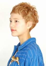 外国人の子供のようなベリーショート ショート パーマ ベリーショート パーマ メンズ ハンサムショート