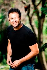 Levent üzümcü kimdir, levent üzümcü, 6 temmuz 1972 tarihinde i̇zmir'de doğmuştur. Levent Uzumcu Roportaji Kendini Seslendiremeyenden Oyuncu Olmaz Roportaj Cansu Firinci Cansu Firinci