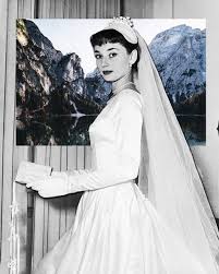 Abito sposo colorato / abito da sposa colorato particolare vintage con corpetto. Audrey Hepburn E Quell Abito Da Sposa Vintage Corto Esemplare Rarissimo Di Classe Pura